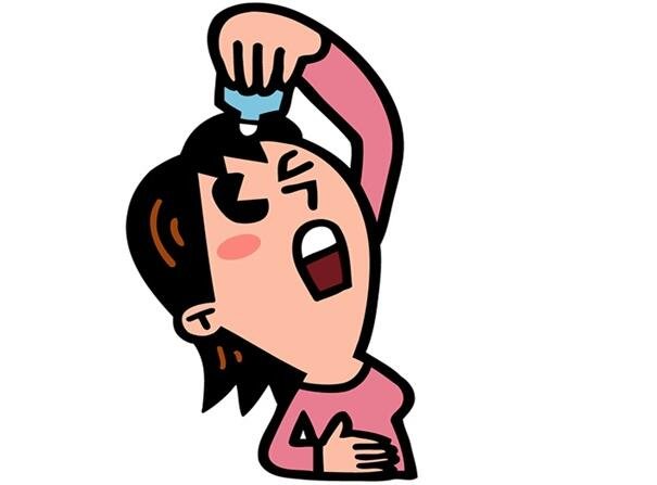 湖北 大妈滴入过期眼药水 眼睛肿得像灯泡